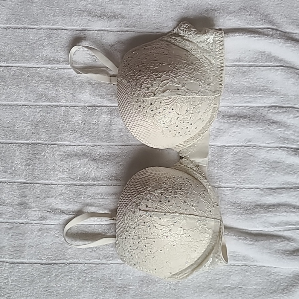 Laced bra with rhinestones